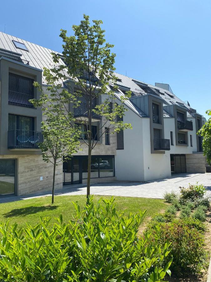 Atrium Apartman Heviz Mit Panoramaterrasse Und Tiefgarage Екстер'єр фото