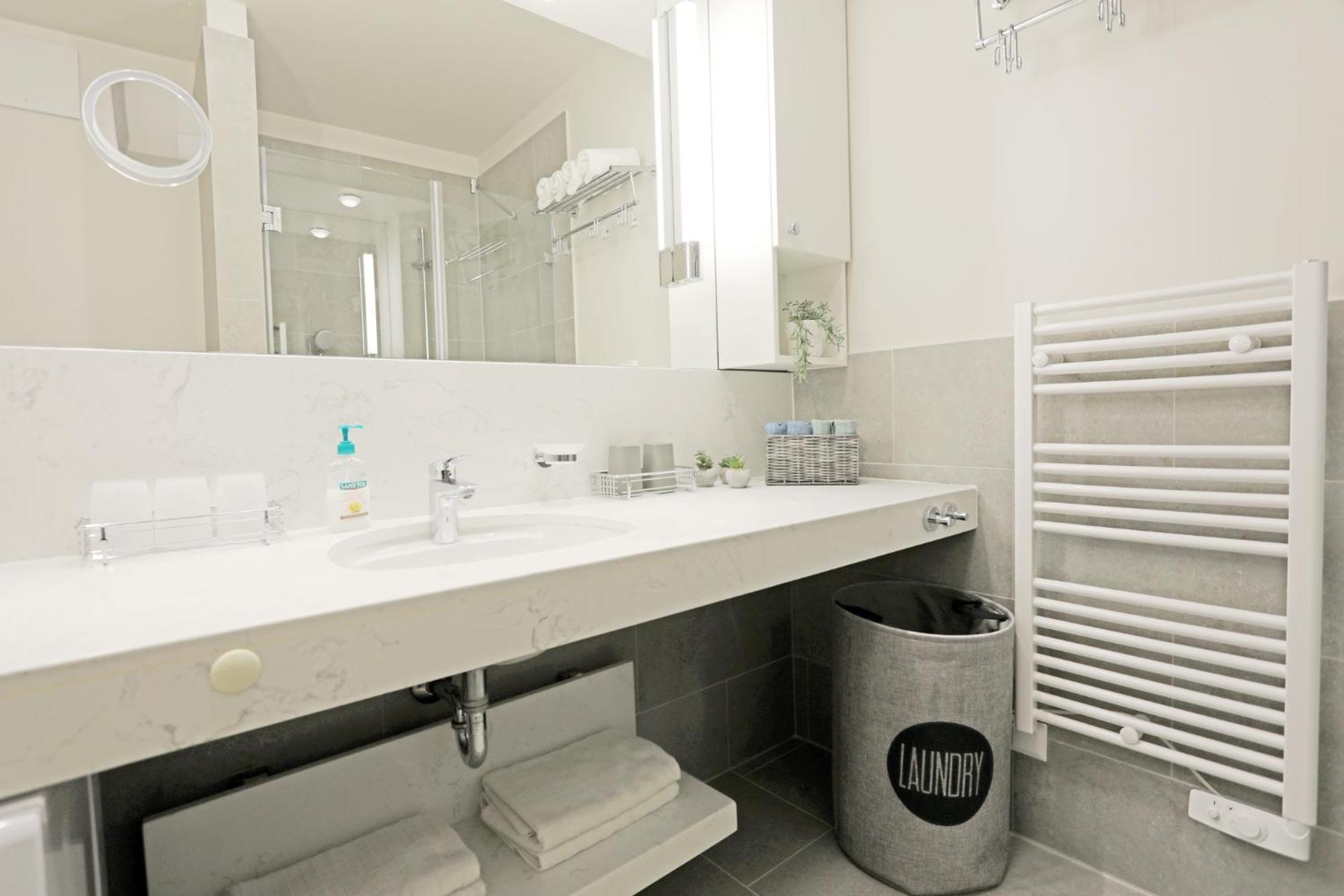 Atrium Apartman Heviz Mit Panoramaterrasse Und Tiefgarage Екстер'єр фото